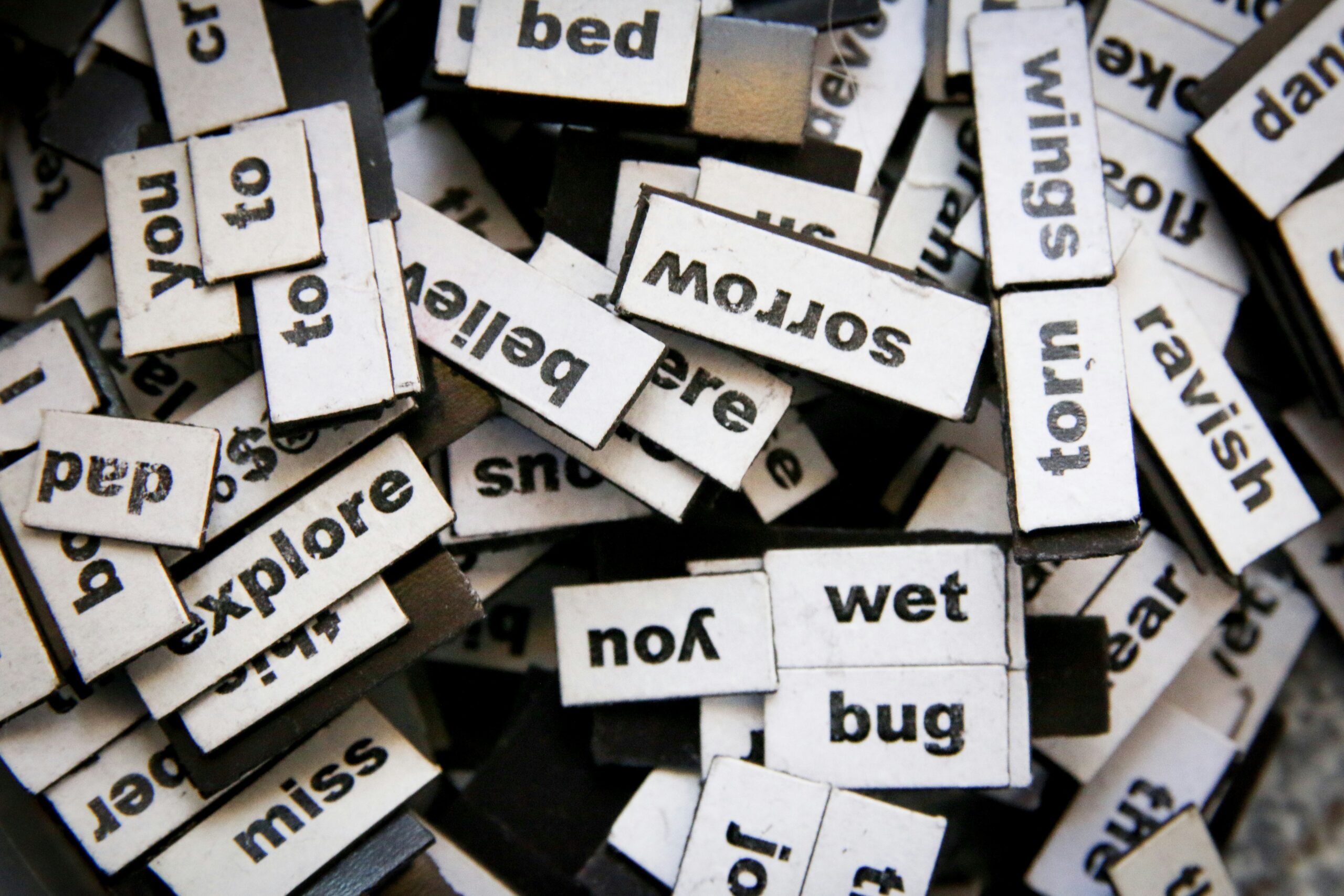 child reading with dyslexia