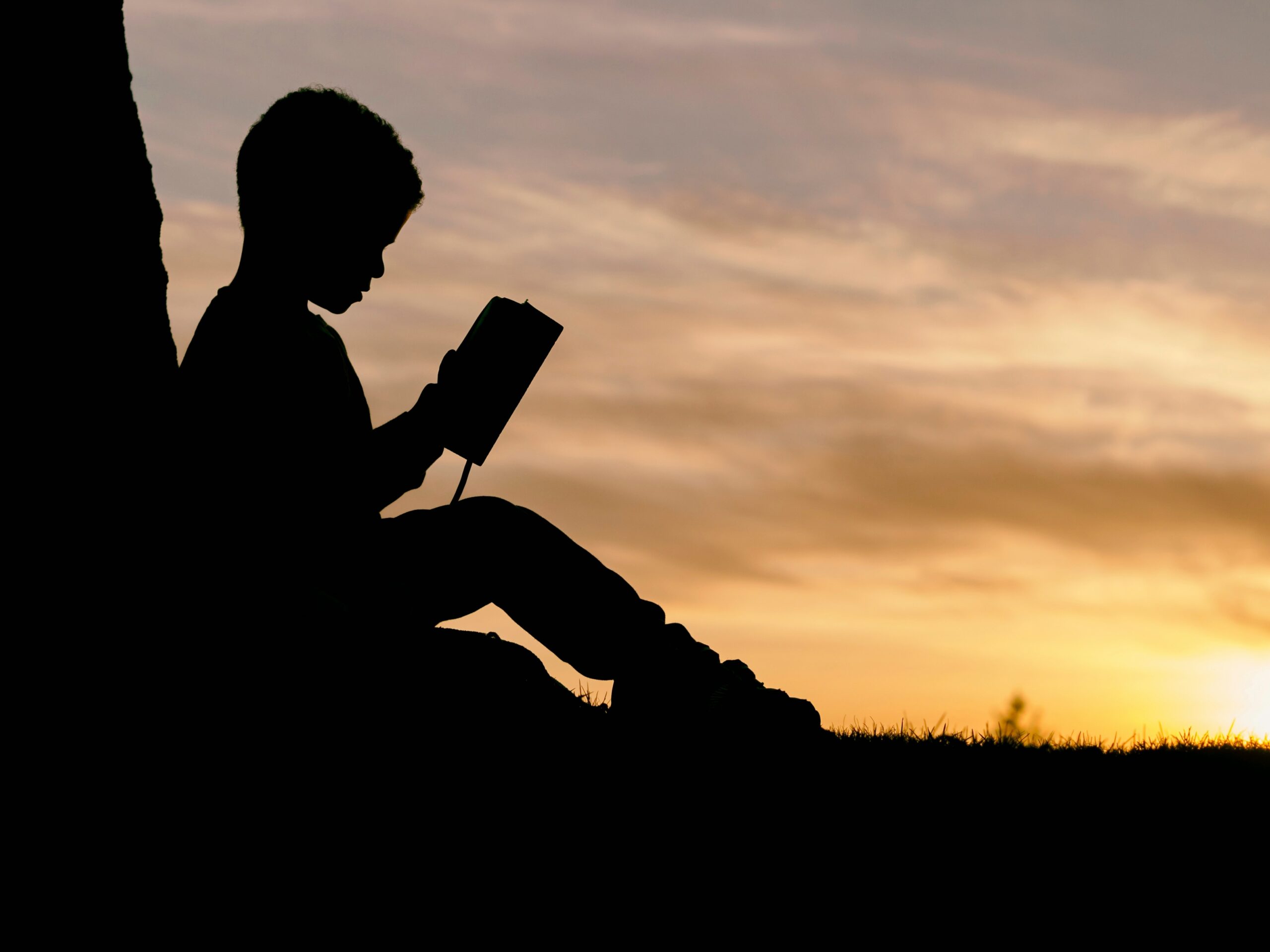Illustration showing a child struggling to read due to dyslexia