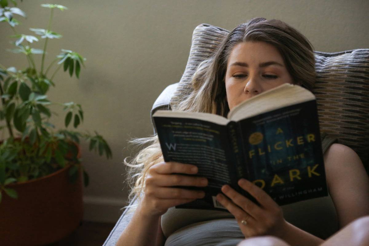 Infographic showing the challenges of dyslexia including reading, writing, and spelling difficulties.