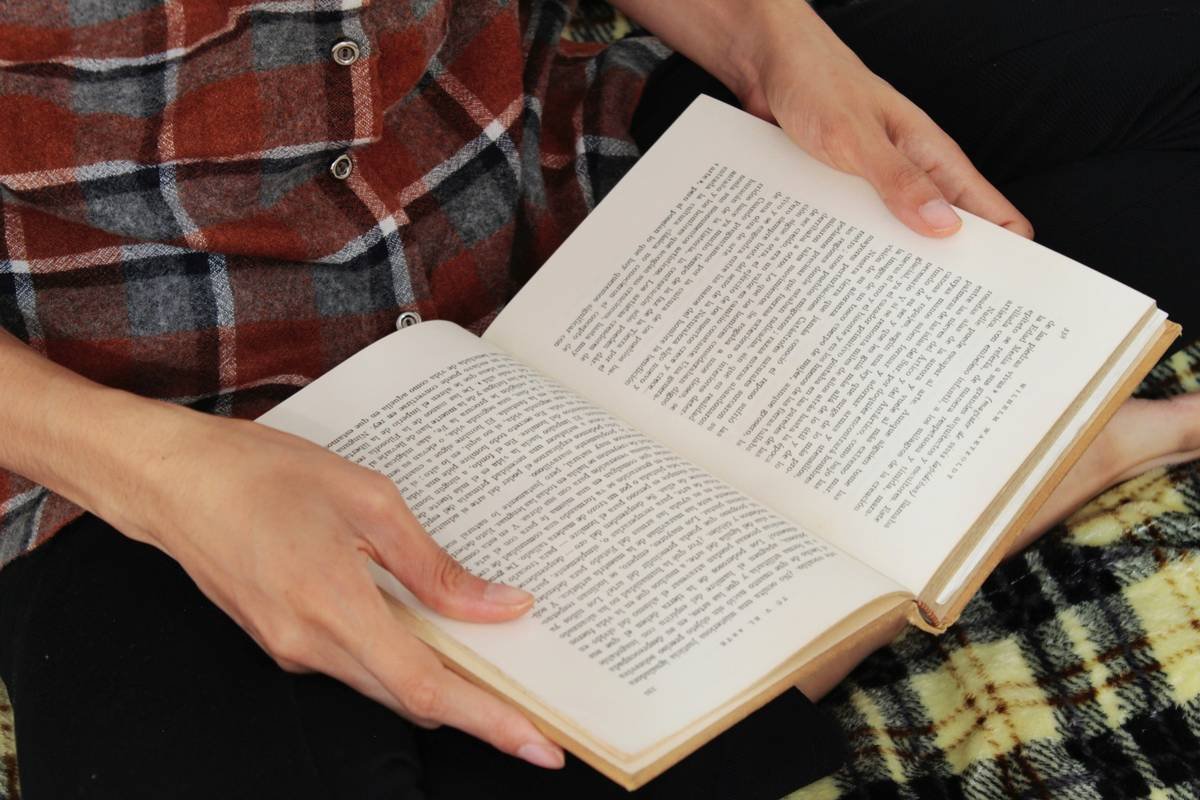 Bar chart showing 47% higher reading comprehension when using synchronized text-to-speech vs silent reading for dyslexic users