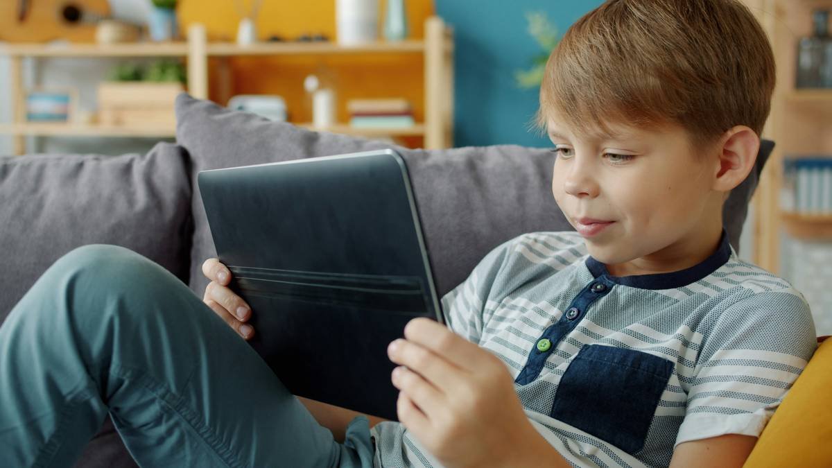 Comparison chart showing features of effective vs ineffective dyslexia learning apps