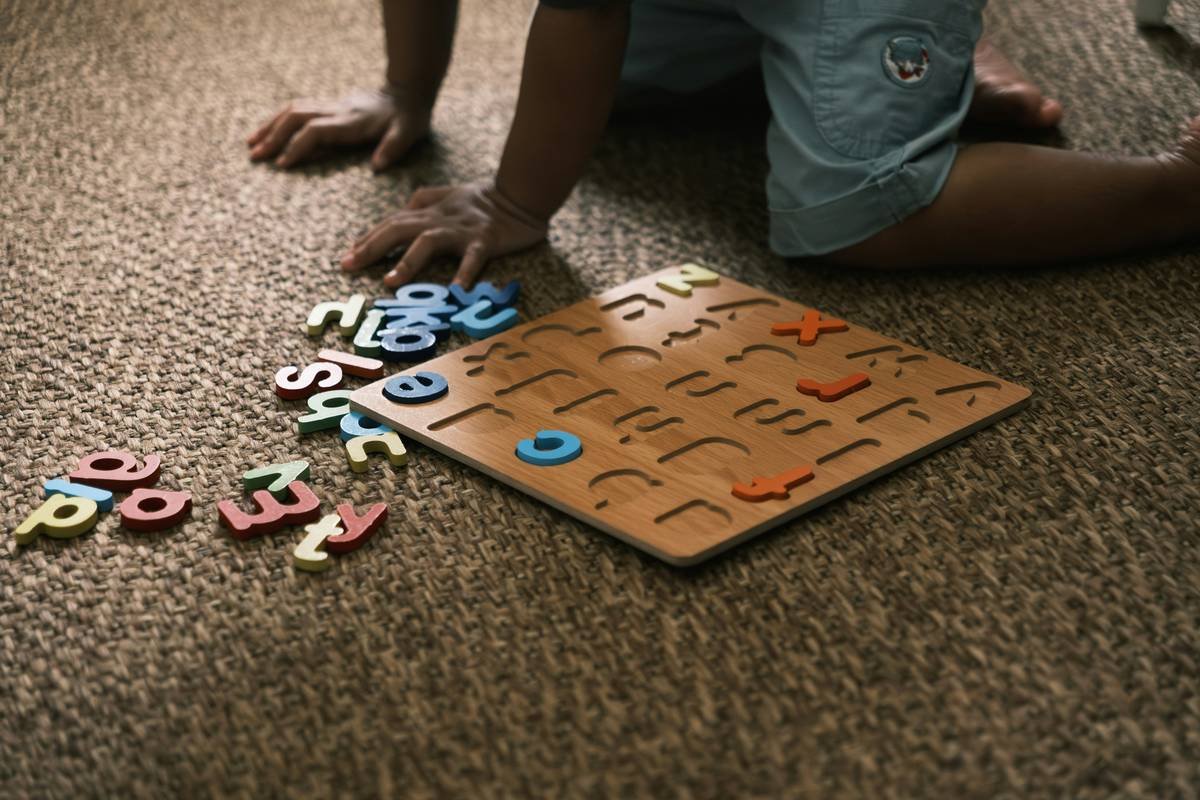 Screenshot of Word Wizard app showing interactive phoneme tiles for spelling 'light' with visual cues and audio support