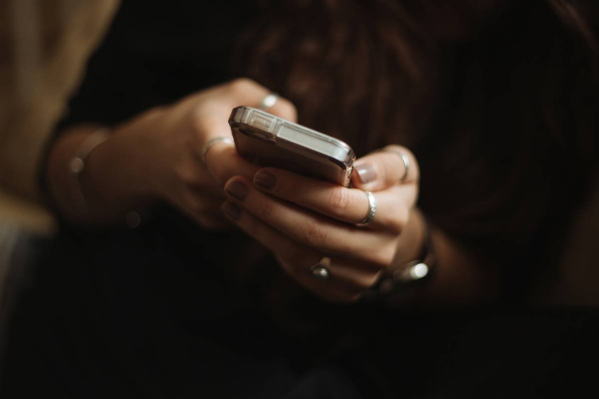 adult using reading apps for dyslexia adults on tablet in workplace setting